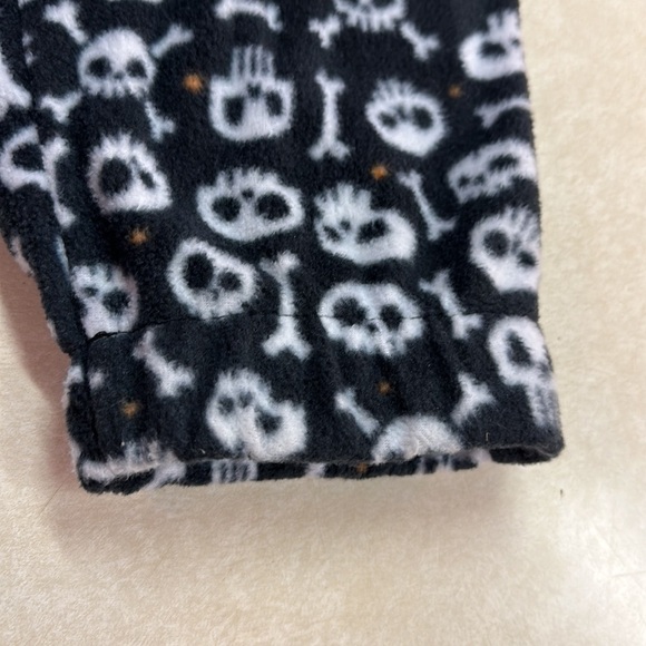 Happy Halloween Poof Skull & Crossbones Zippered Hooded Loungewear PJ Onsie Med - Picture 10 of 12